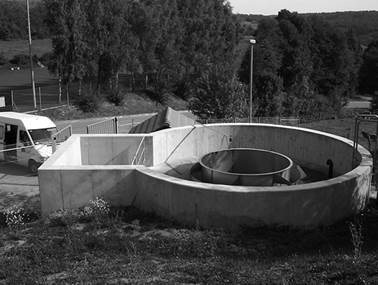 Tanques de tormentas compacto (o separador por efecto vórtice) construido en hormigón armado in situ. Alemania. Cortesía de CleanWater.