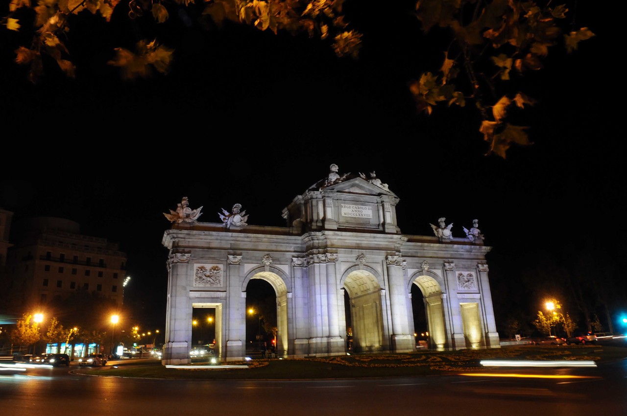 MADRID PUERTA DE ALCALA NOCTURNO